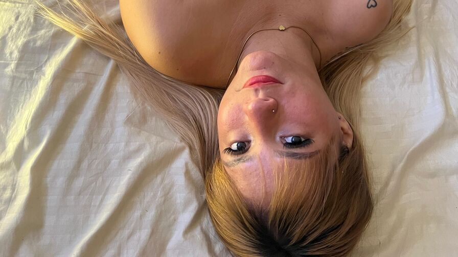 Watch MelinaJhonsonn live on Cam Plug