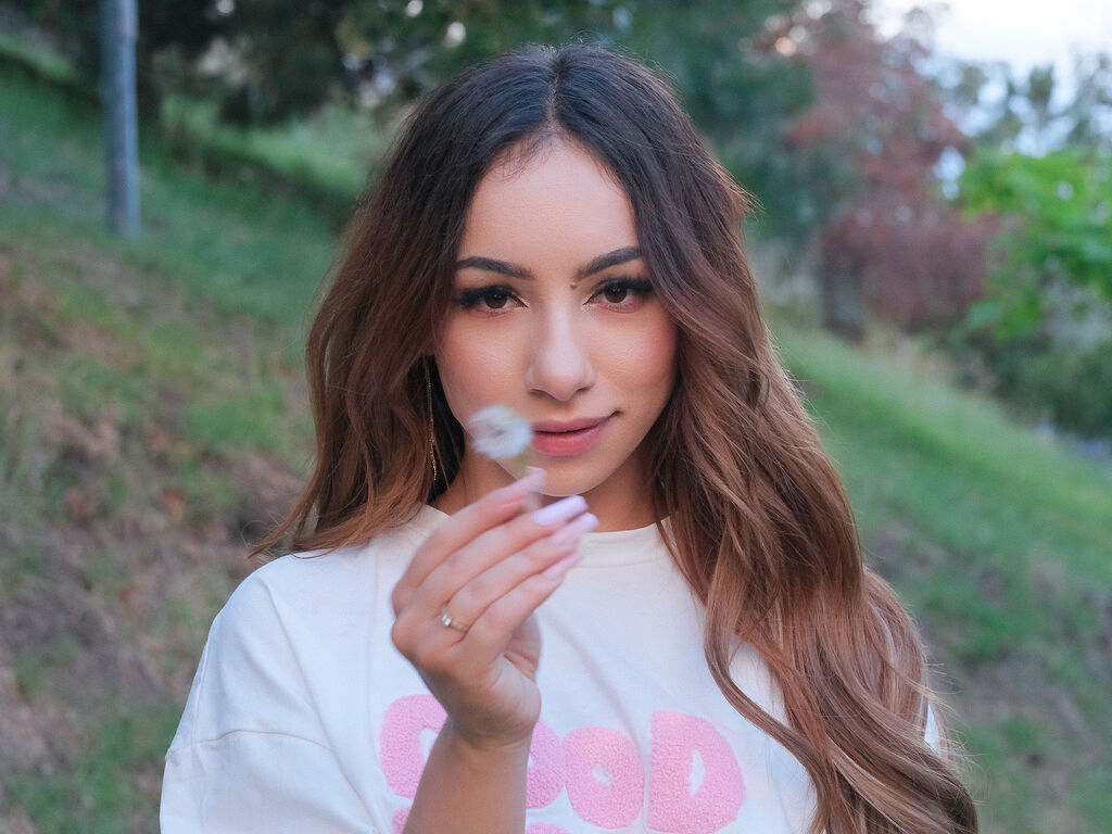 The provocative AlizeeBlair wants you to fuck her bod now! AlizeeBlair from LiveJasmin