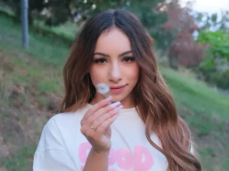 Chat with AlizeeBlair