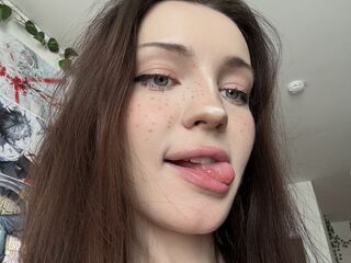 22 athletic white female black hair blue eyes EvaSweeney chat room
