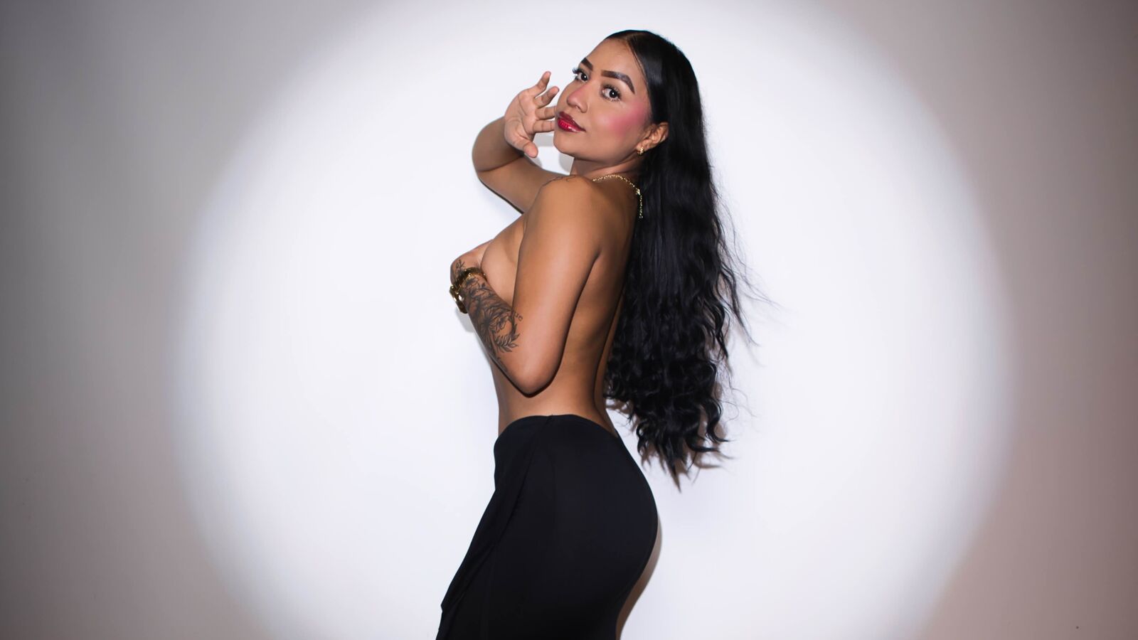 MiaWolton erotic portrait