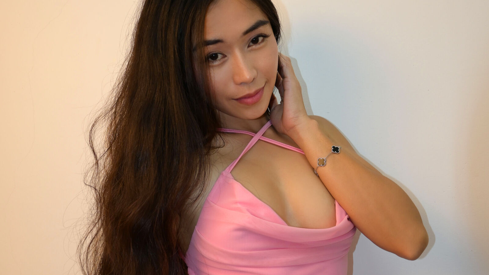RoseyWu glamour portrait