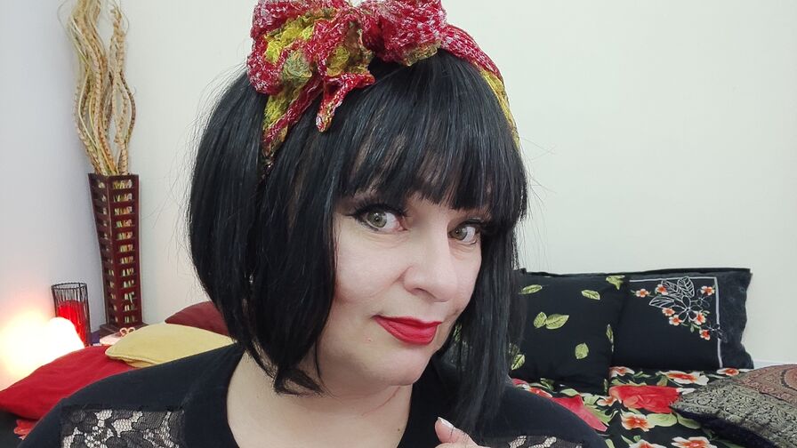 Watch MinnieMonnie live on Ultra Erotica