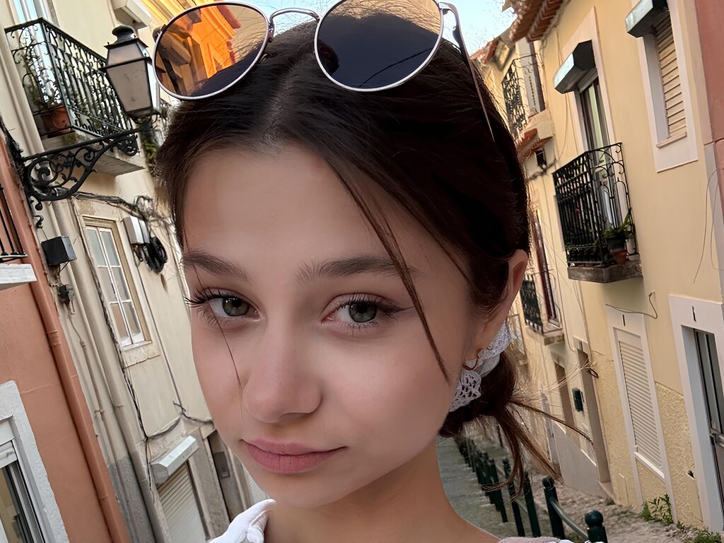 MiaRoyz Camera Thumbnail