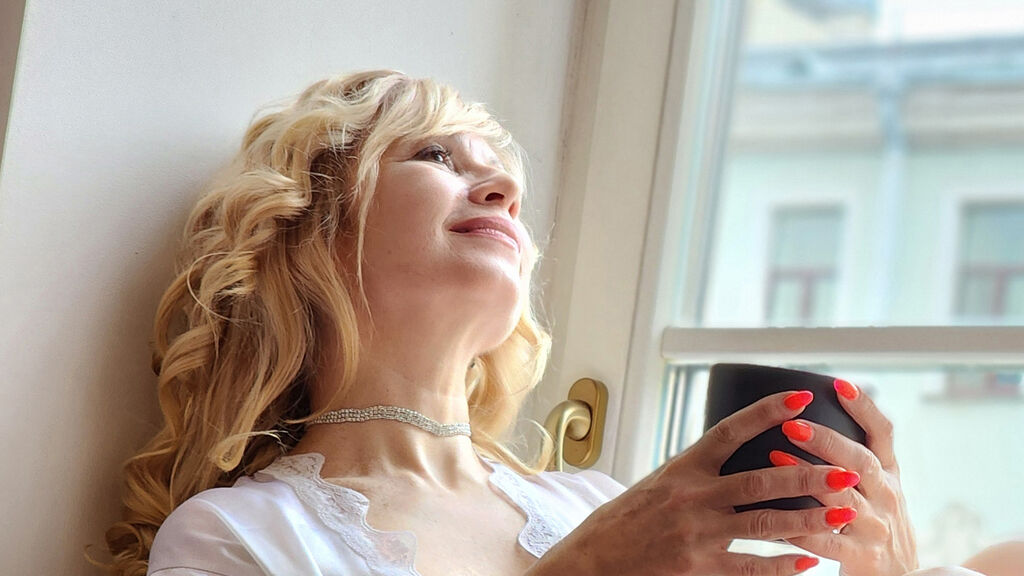 Live Chat with MillenaWhity on LiveJasmin