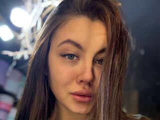LinNova age 18