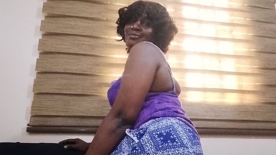 Watch ZaraCalvin live on Cam Plug