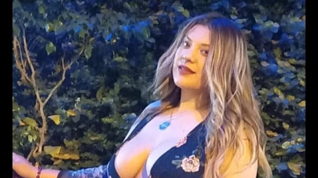 Live Chat with AnyMadison on LiveJasmin