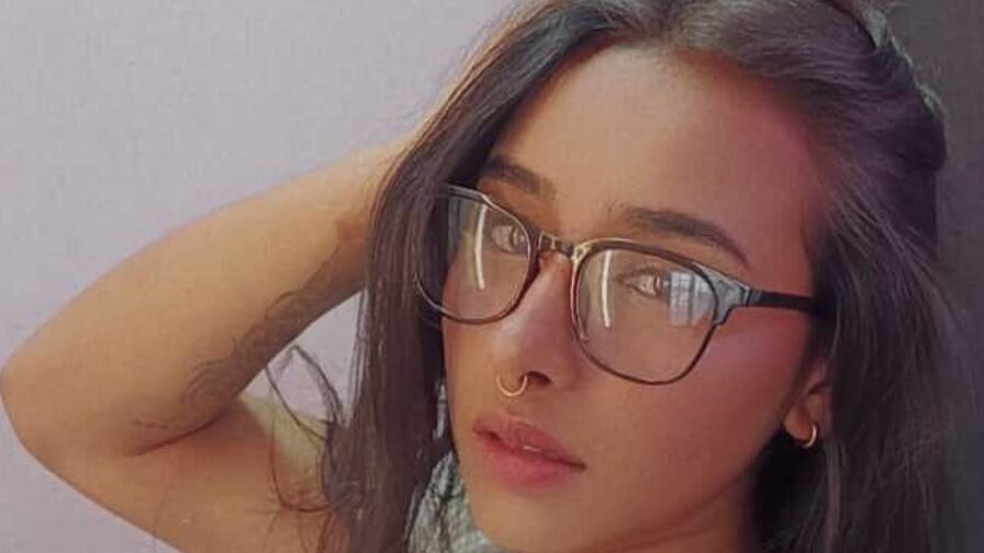 Watch AlmaGrase live on Amateur Porn