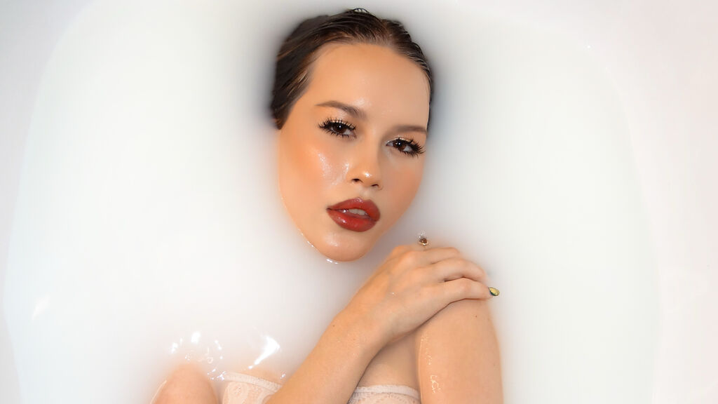 Watch  MiraArim live on LiveJasmin