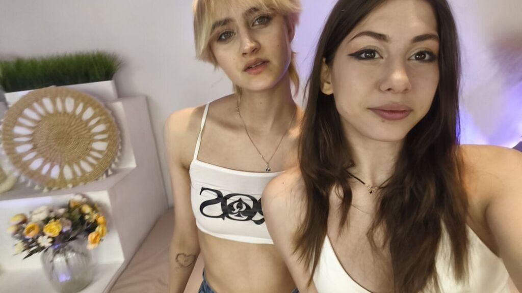 LuciandDiana Live Cam on LiveJasmin
