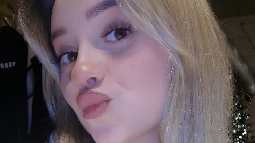 Watch AmmyMoore live on Amateur Blogger🎉