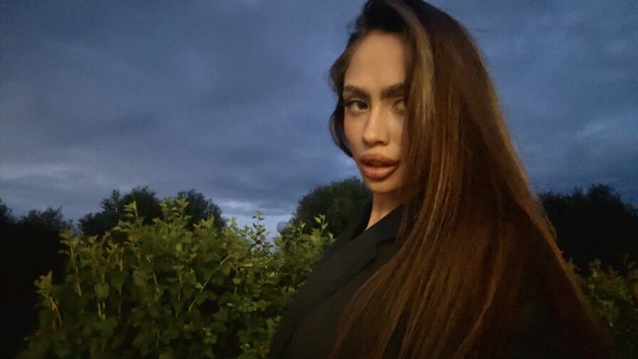 Watch AmandaRiver live on DMS List