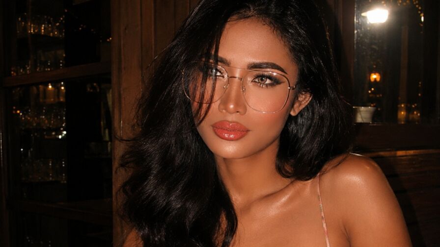 Watch RoxySanchez live on DMS List