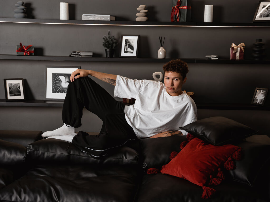 JonnyDark LiveJasmin webcam model photo