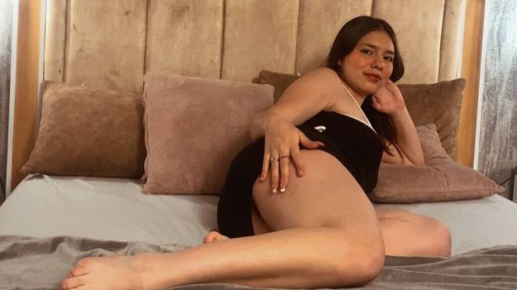 Watch CholeMoon from LiveJasmin on GirlsOfJasmin
