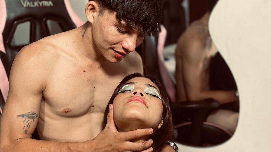KevinAndVeronica's live cam