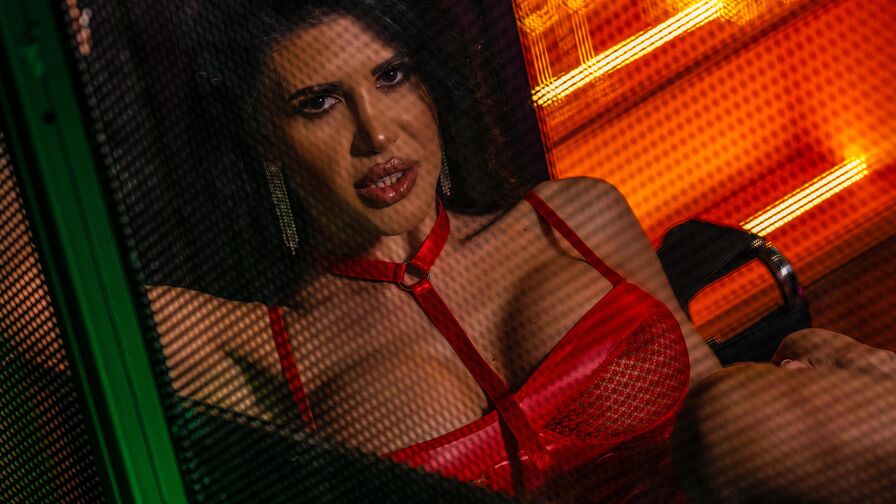 Watch GallieneGolde live on Amateur Porn