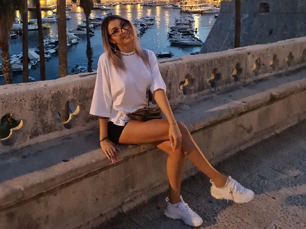 AdrennaLynee LiveJasmin spy show profile preview