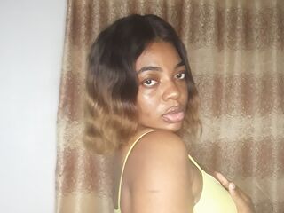 Sexy profile pic of AvelisseVeyra