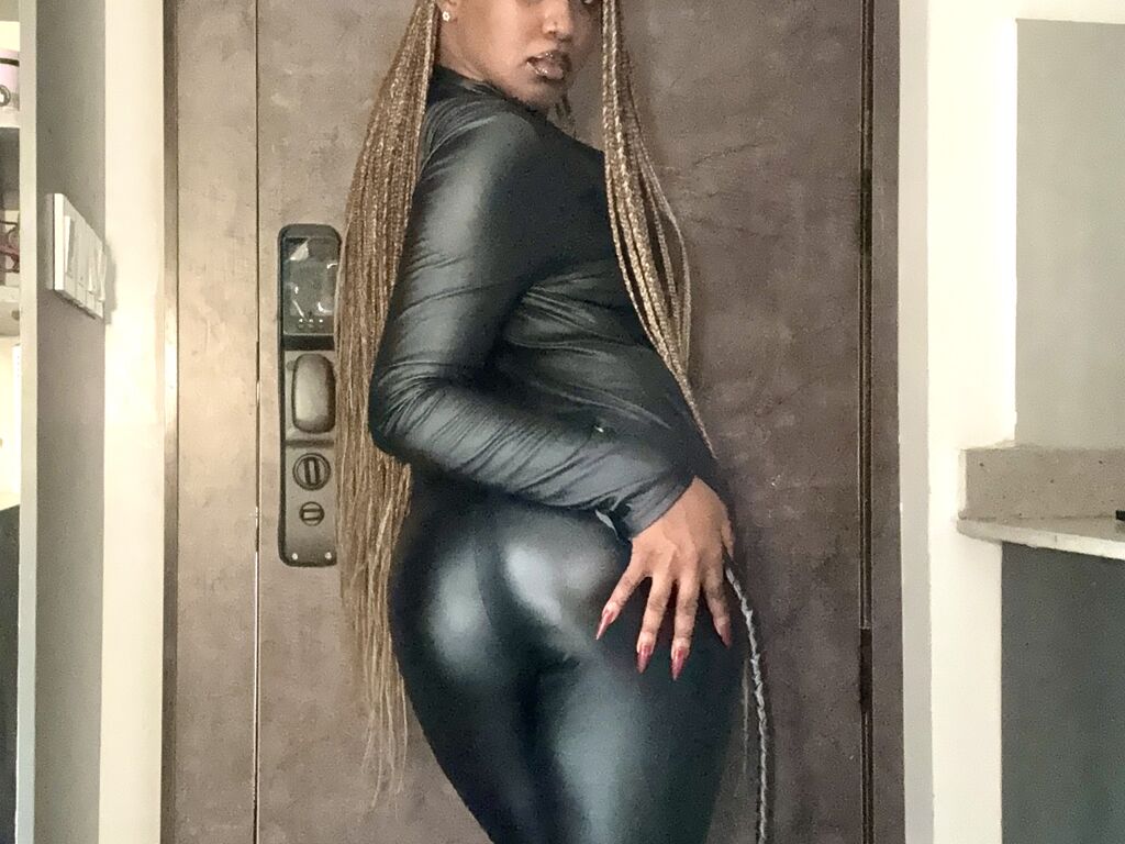 NessaLucky live performer profile picture