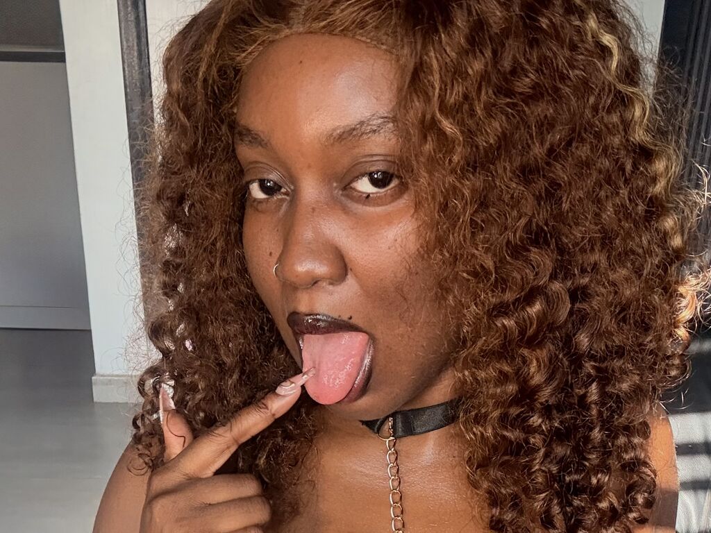 NessaLucky model profile storefront photo
