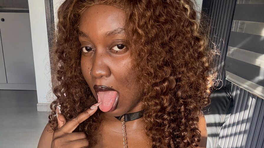 Watch NessaLucky live on Ultra Erotica