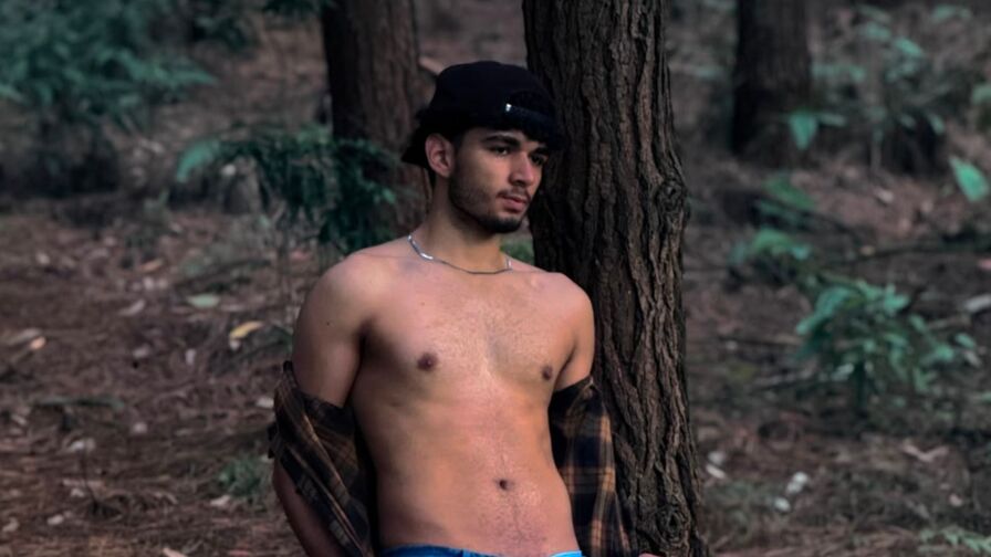 Watch LucasTompson live on Club Ginger Blaze