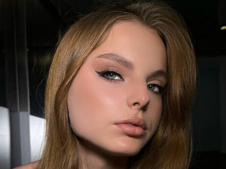 Chat with DoraWilliams