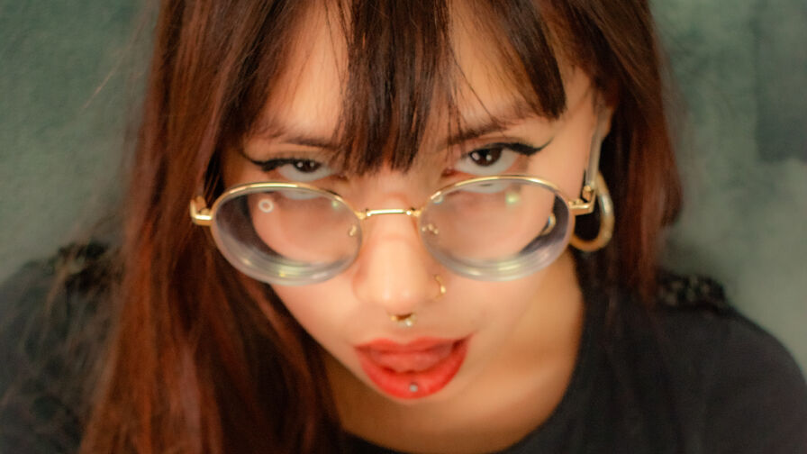 Engage with MariaHunterr Live